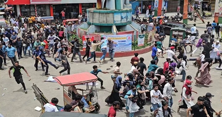 মুন্সীগঞ্জে আন্দোলনকারীদের ওপর ছাত্রলীগের হামলায় আহত ১০