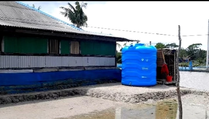 চেয়ারম্যানের বিরুদ্ধে পানির ট্যাঙ্কি বিতরণে অর্থ বাণিজ্যের অভিযোগ