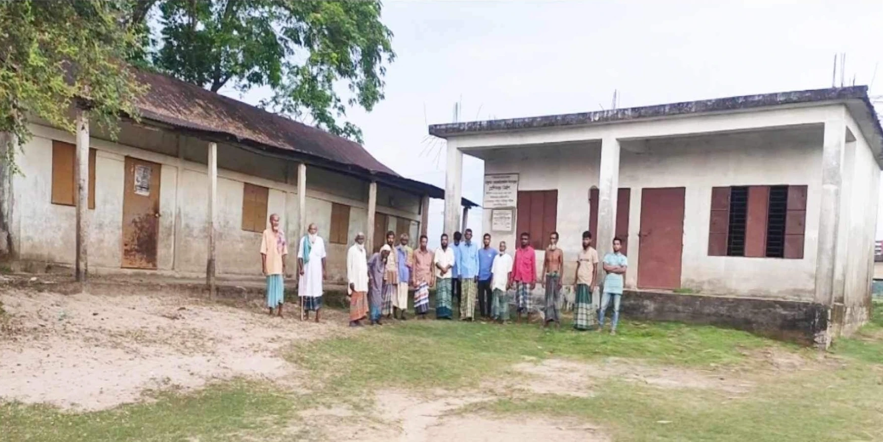 কোম্পানিগঞ্জে  চরম বিপাকে শিক্ষার্থী শিক্ষকের গাফিলতিতে বন্ধ বিদ্যালয়