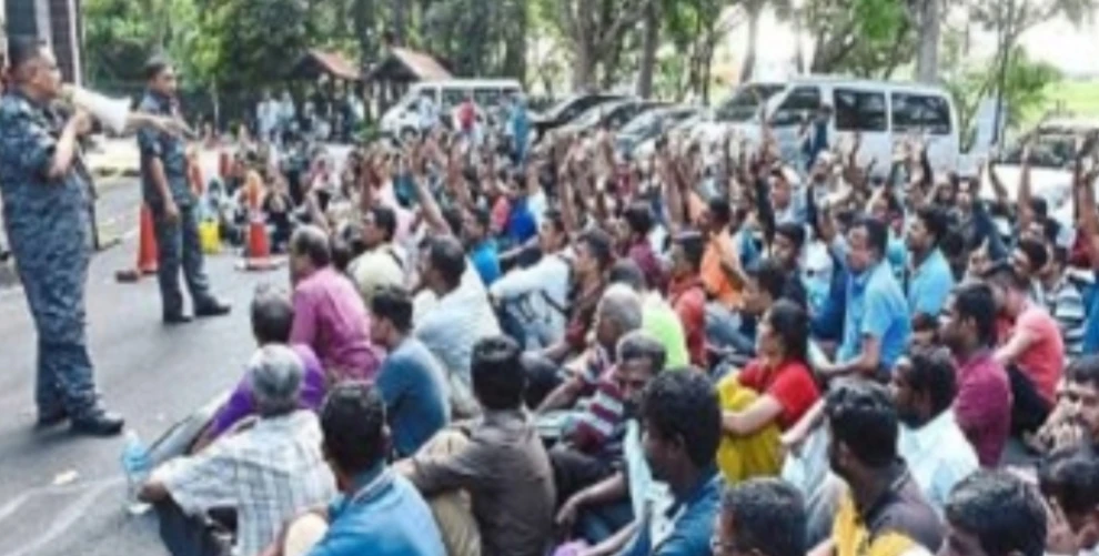 মালয়েশিয়ায় বিশেষ অভিযানে ৩৭৭ বাংলাদেশি আটক